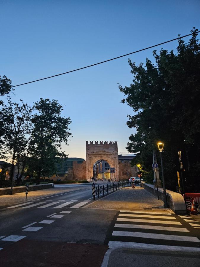 Casa Ronci - Centro Storico - Palacongressi Rimini Buitenkant foto